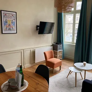 L'aparthe - Vue Sur La Place Du Marche , Dinan Frankreich